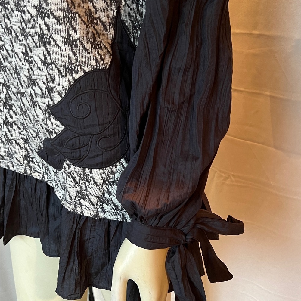 RYU Embossed and Ruffled Cowl Neck Tunic - Picture 4 of 9